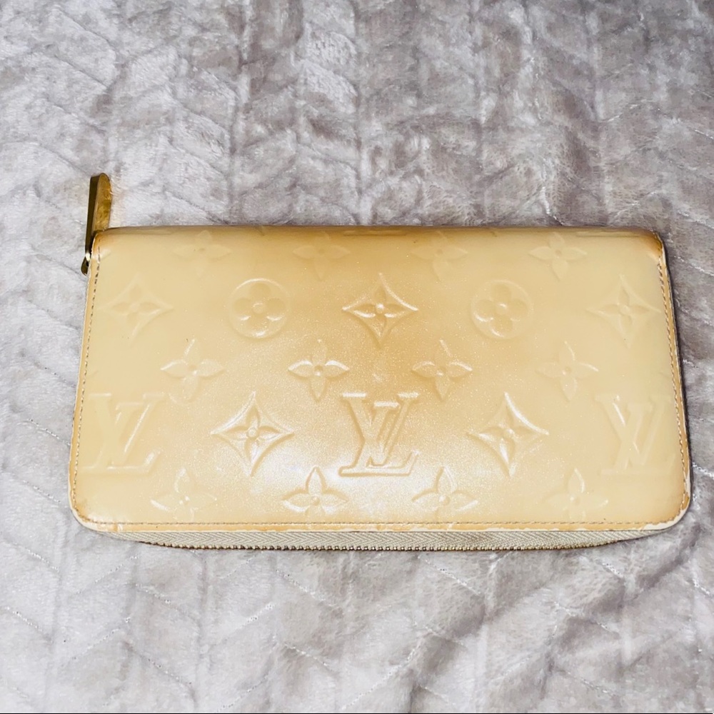 Louis Vuitton Vernis Zippy wallet
